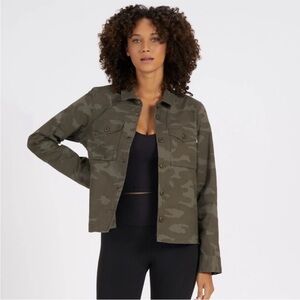 Brand New Vuori Women’s Ripstop Jacket Size Large Color is Oregano Camo
